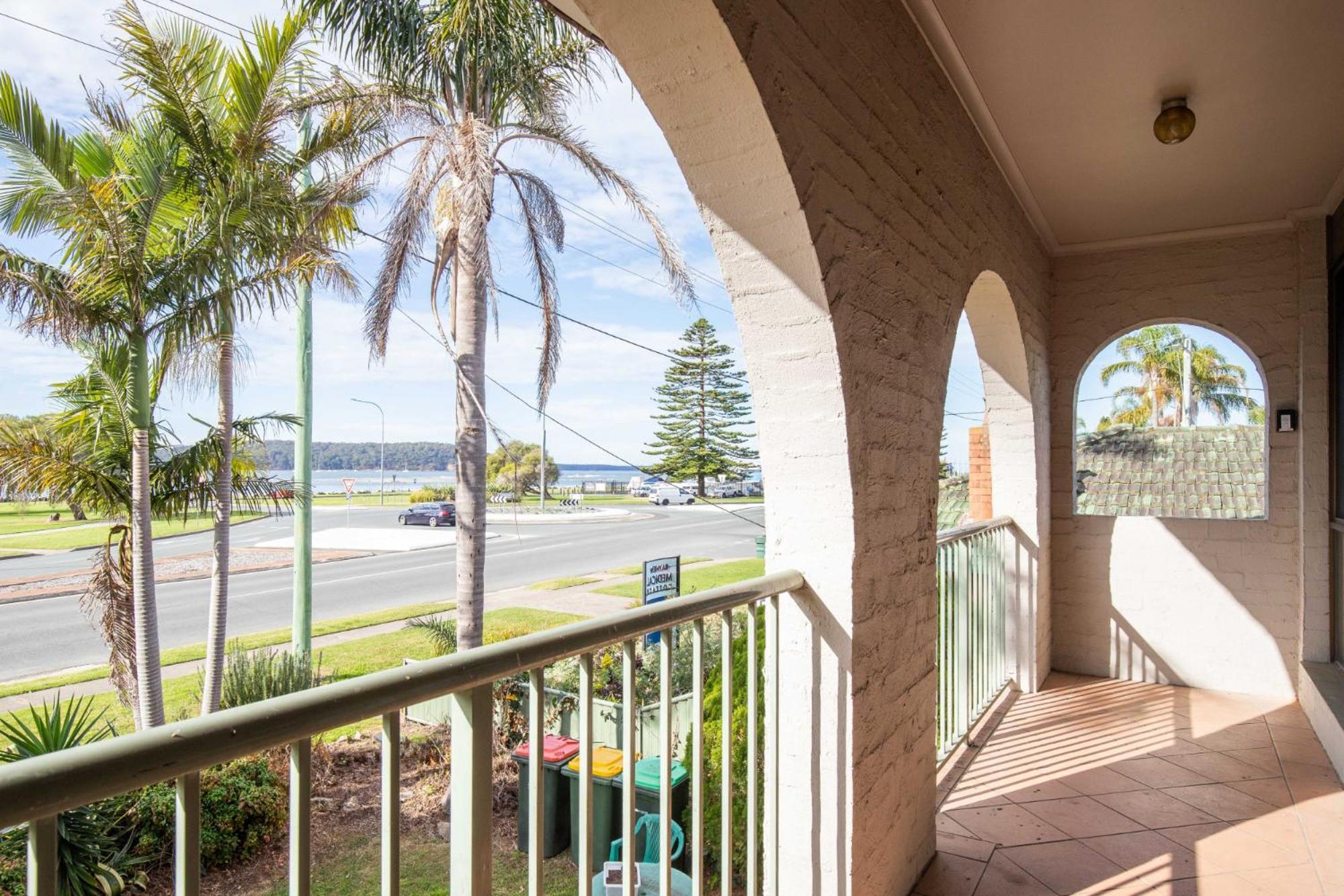 Charming 2-Bed Apartment With Bay Views Batemans Bay Exterior photo